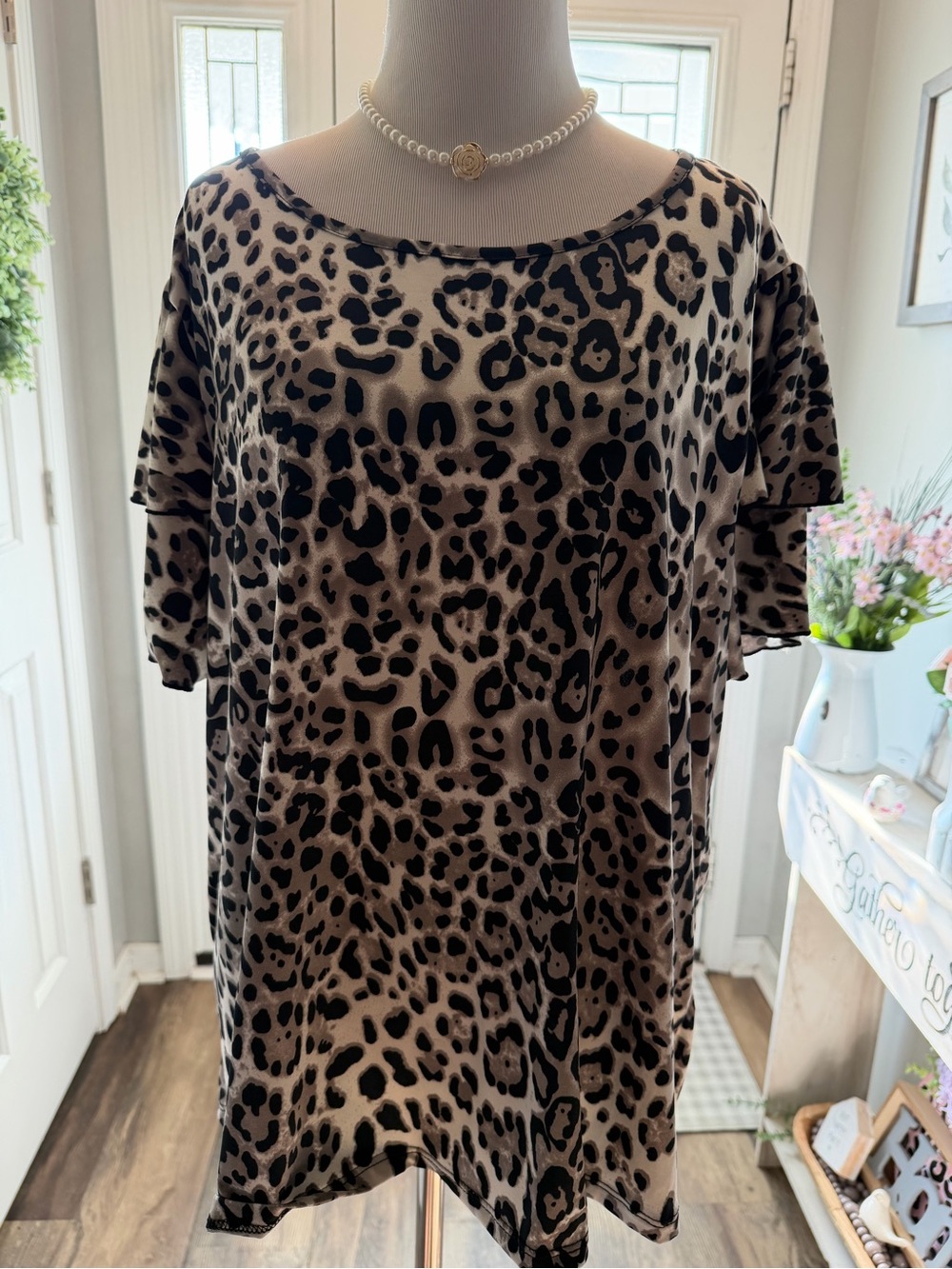 Leopard Print Short Sleeve Women's Top - Taupe/Black